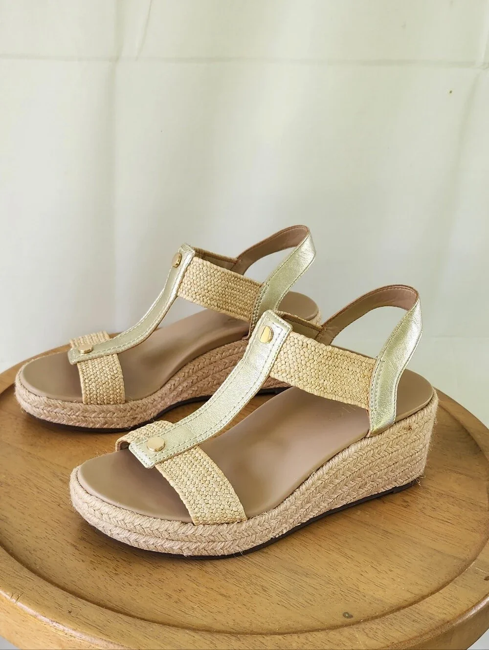 Vionic Calera Wedge Espadrille Sandals in Gold and Natural Size 7